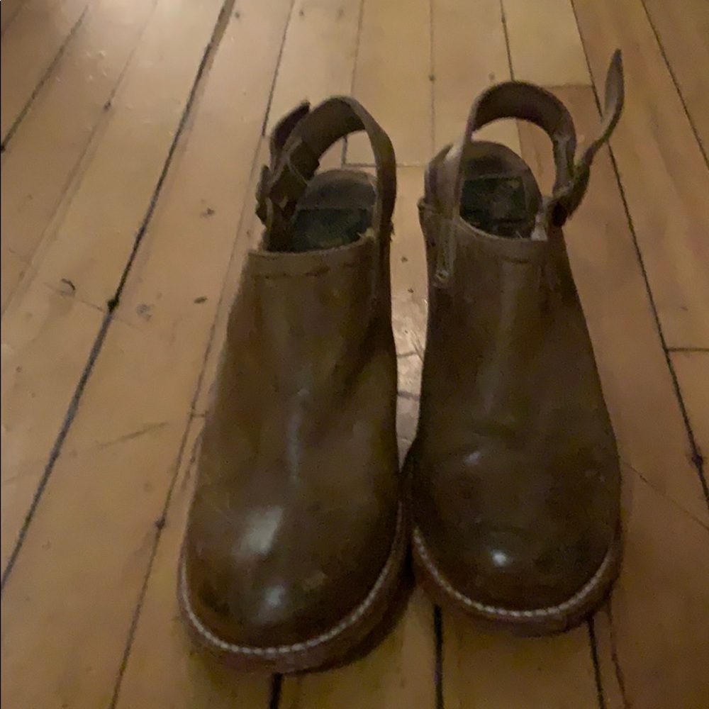 Freebird by Steve Madden clogs